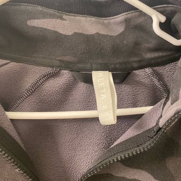 Athleta Triumph Camo black Zip-Up Hoodie size medium - Picture 3 of 4